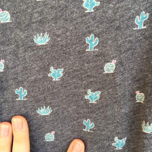 Torrid Cactus Print V-Neck Gray Pocket Tee 3X - Picture 8 of 11